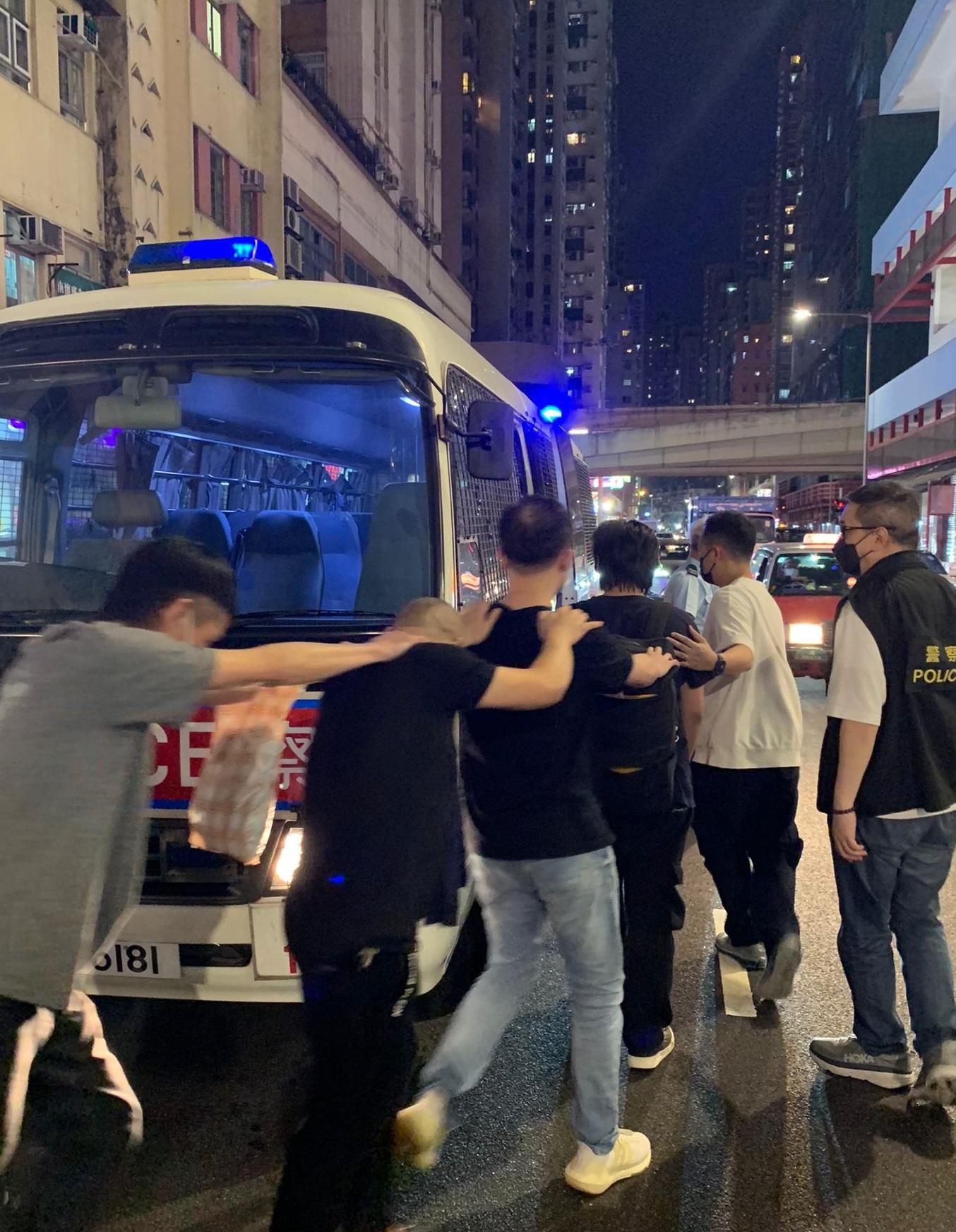 O記港九多區搗6個非法賭檔拘79人 73人違限聚令同遭票控