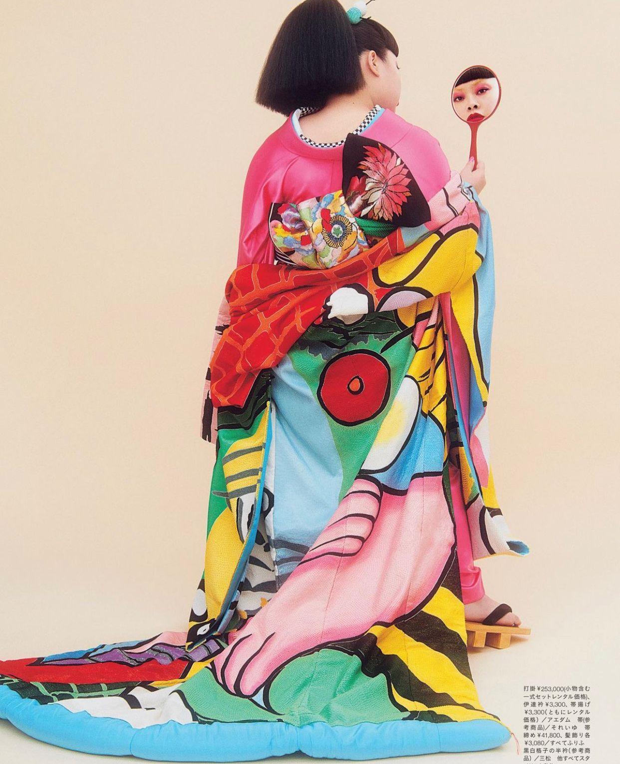 渡邊直美再玩「古典美」,穿上多款和服登場