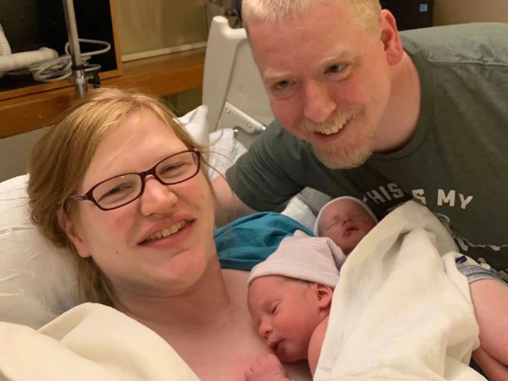 Rachel成功誕下龍鳳胎。(互聯網)