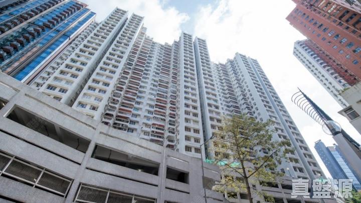 金龍大廈由3座住宅物業組成,距離港鐵天后站只需約8分鐘步程,日常交通和購物便利。