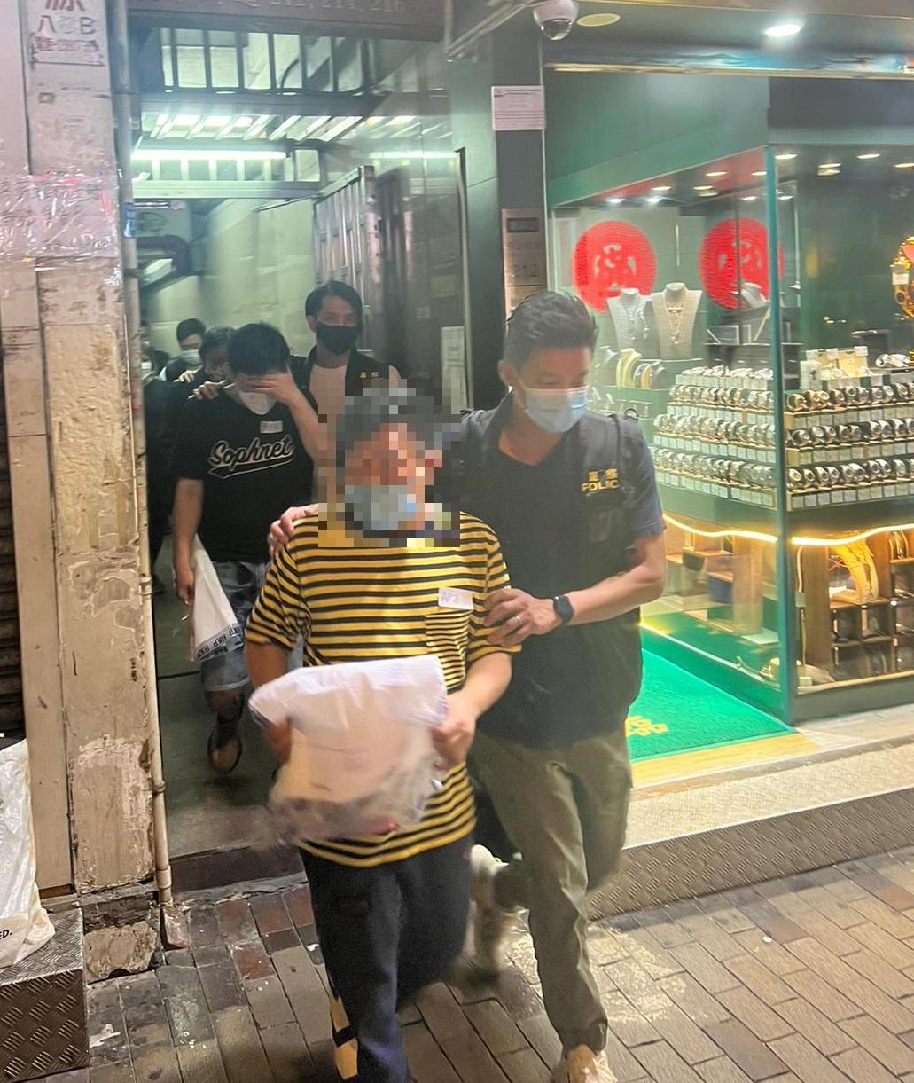 O記港九多區搗6個非法賭檔拘79人 73人違違限聚令同遭票控