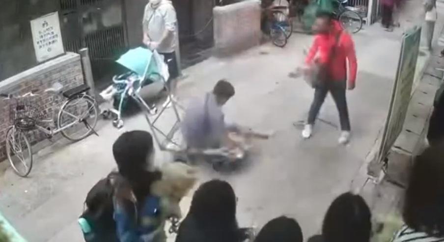 二人最後動武。