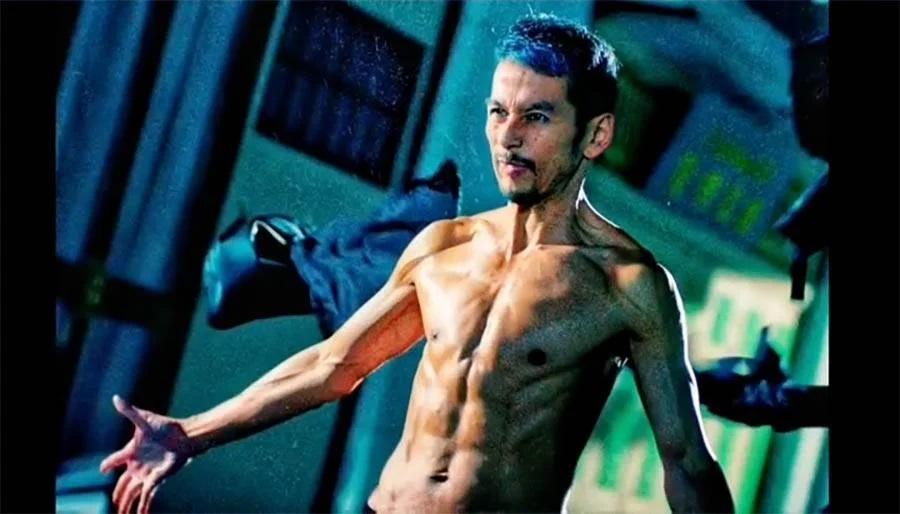 吳家樂為角色苦練鋼條身形。