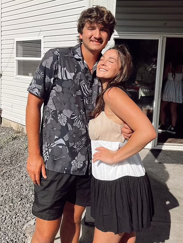 案中唯一的男死者Ethan Chapin(20)跟女死者Xana Kernodle(20)是情侶。(互聯網)