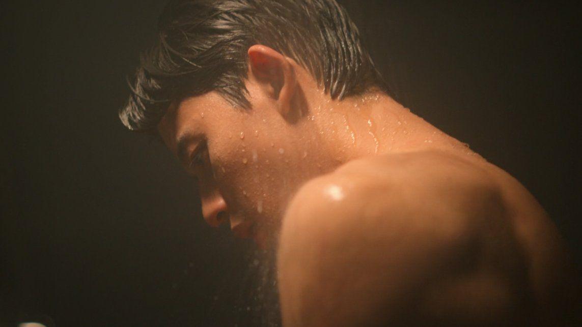 在《第三人稱復仇》第四集中,朴所羅門上演半裸出浴戲。