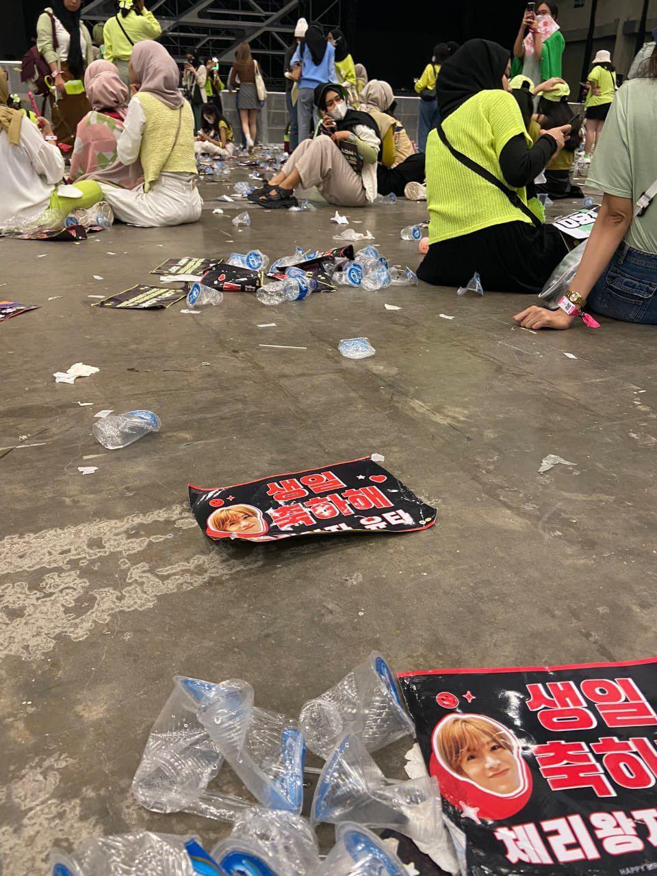 NCT127印尼雅加達演唱會爆發意外,搖滾區的觀眾不斷推撞導致約30名粉絲跌倒後昏迷。