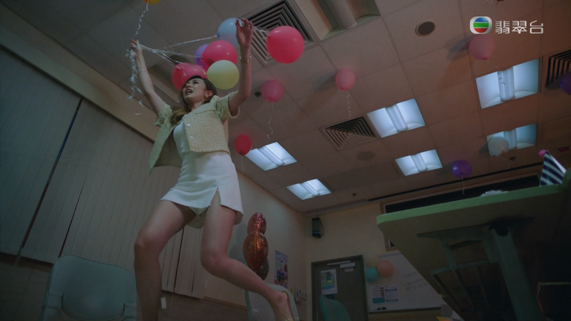 網民指這個畫面令人想入非非。