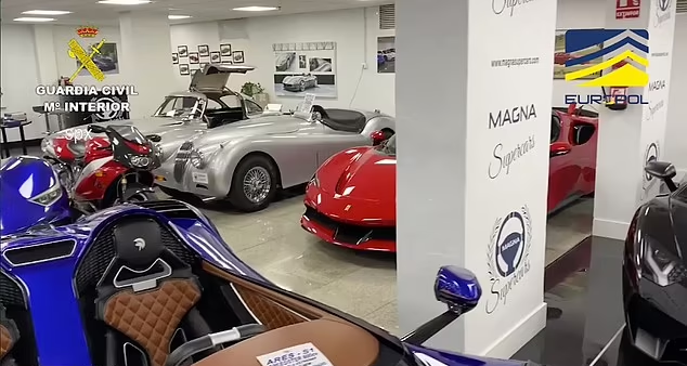 名車多到猶如開車展。(互聯網)