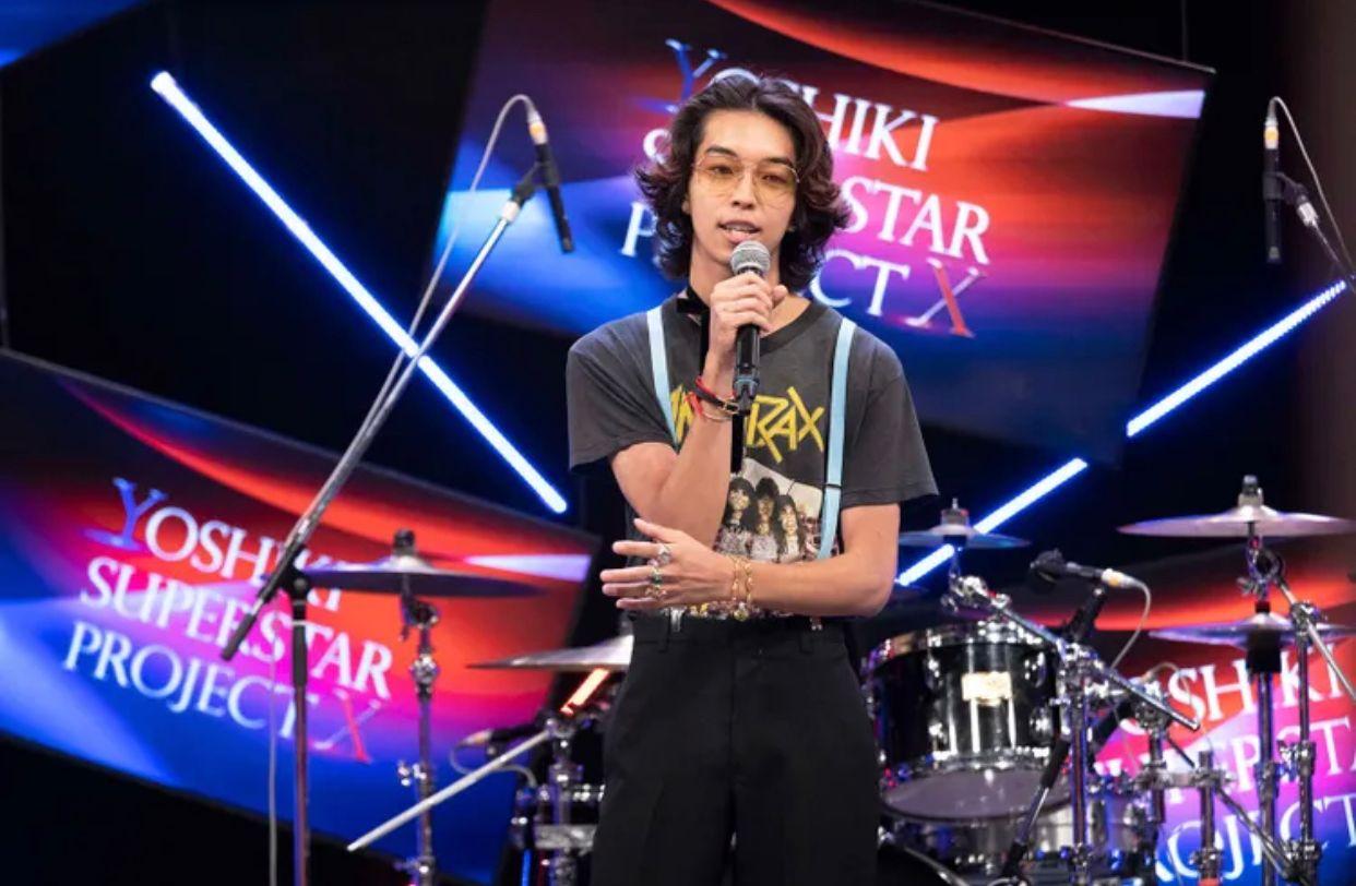 年僅19歲的港日混血男歌手YOSHI,星期五凌晨時分駕電單車與一輛貨車相撞不治。