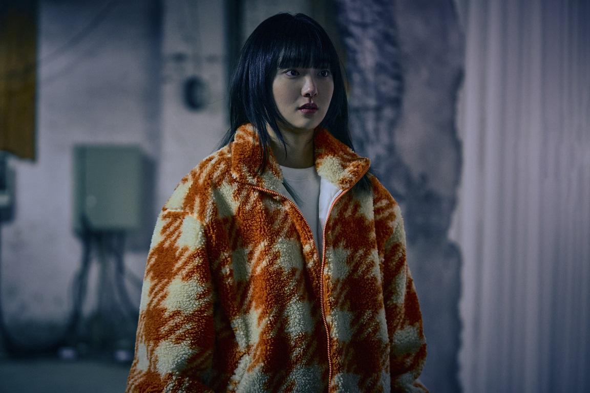 《屍戰朝鮮》女星金慧峻演不死新人類的唯一幫助者。(《Connect連曈》劇照)