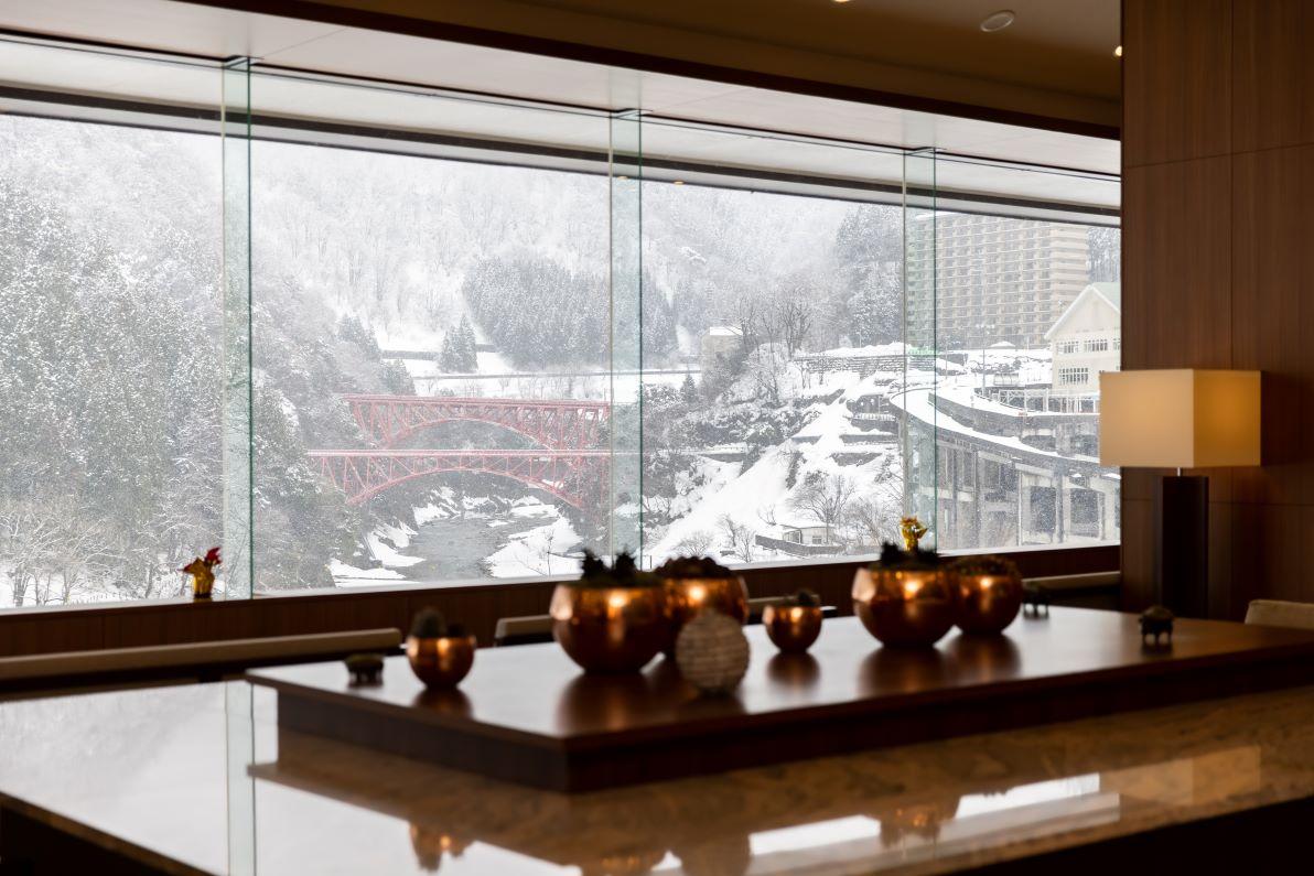 泉旅館「山之葉」位於宇奈月溫泉,從宇奈月溫泉站徒步數分鐘便可抵達