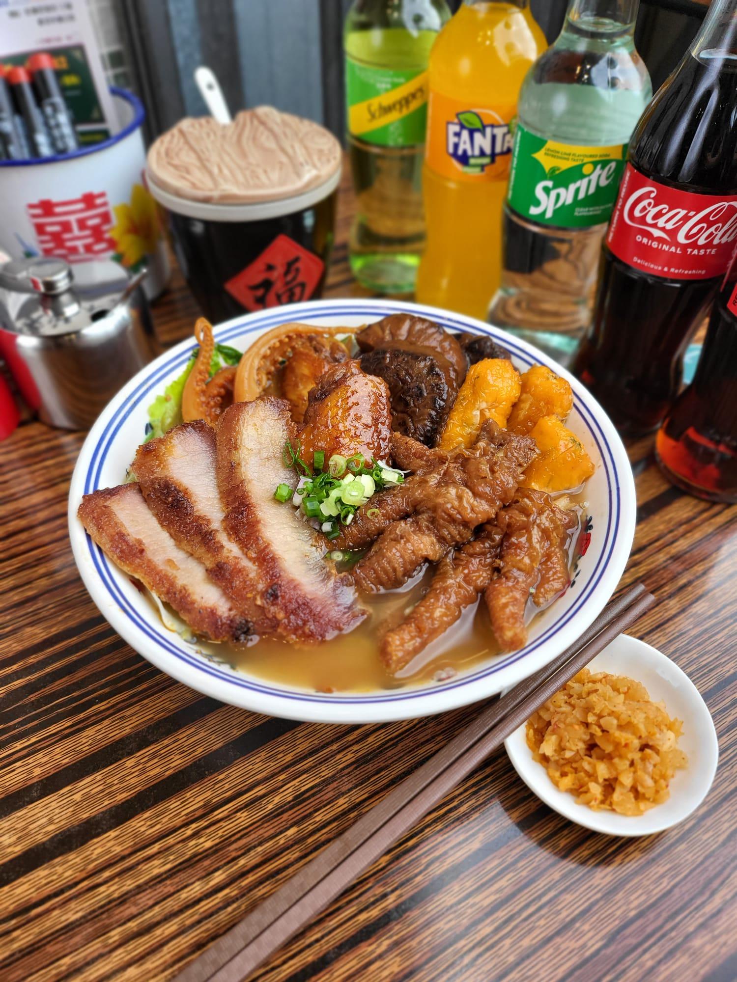 16. 三不館車仔麵的三餸一麵