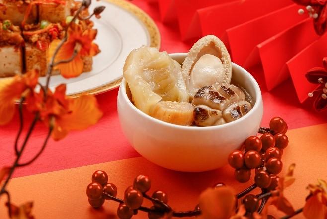 朗廷酒店的自助餐餐廳The Food Gallery新春期間推出多款好意頭的限定菜式