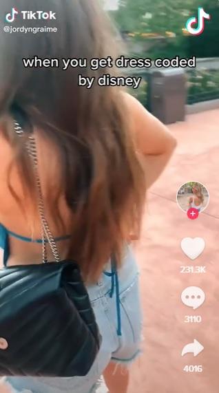 大露背。(互聯網)