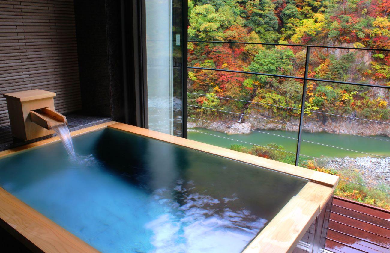 富山縣宇奈月溫泉位處黑部峽谷的起點,以泉質優良聞名,自古以來深受文人墨客歡迎,充滿文化氣息