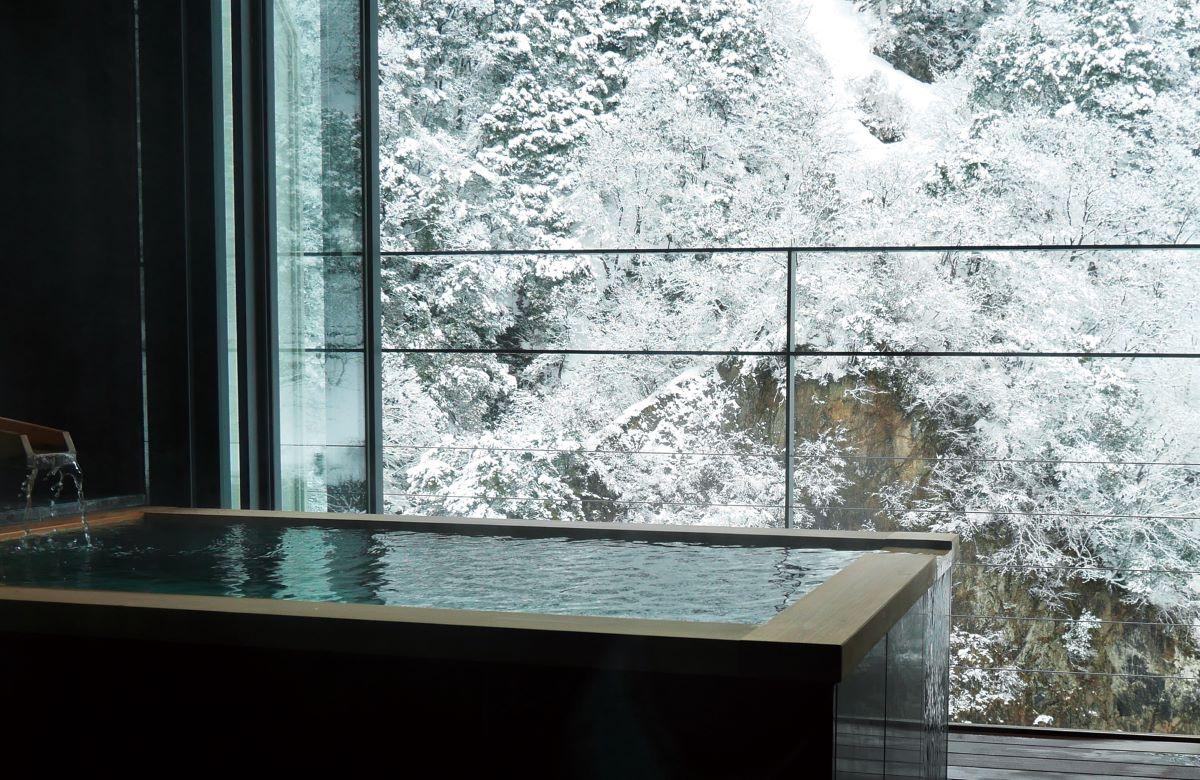 延樂依黑部川而建,被雄偉壯麗的黑部峽谷包圍,能夠超近距離欣賞峽谷的四季美景