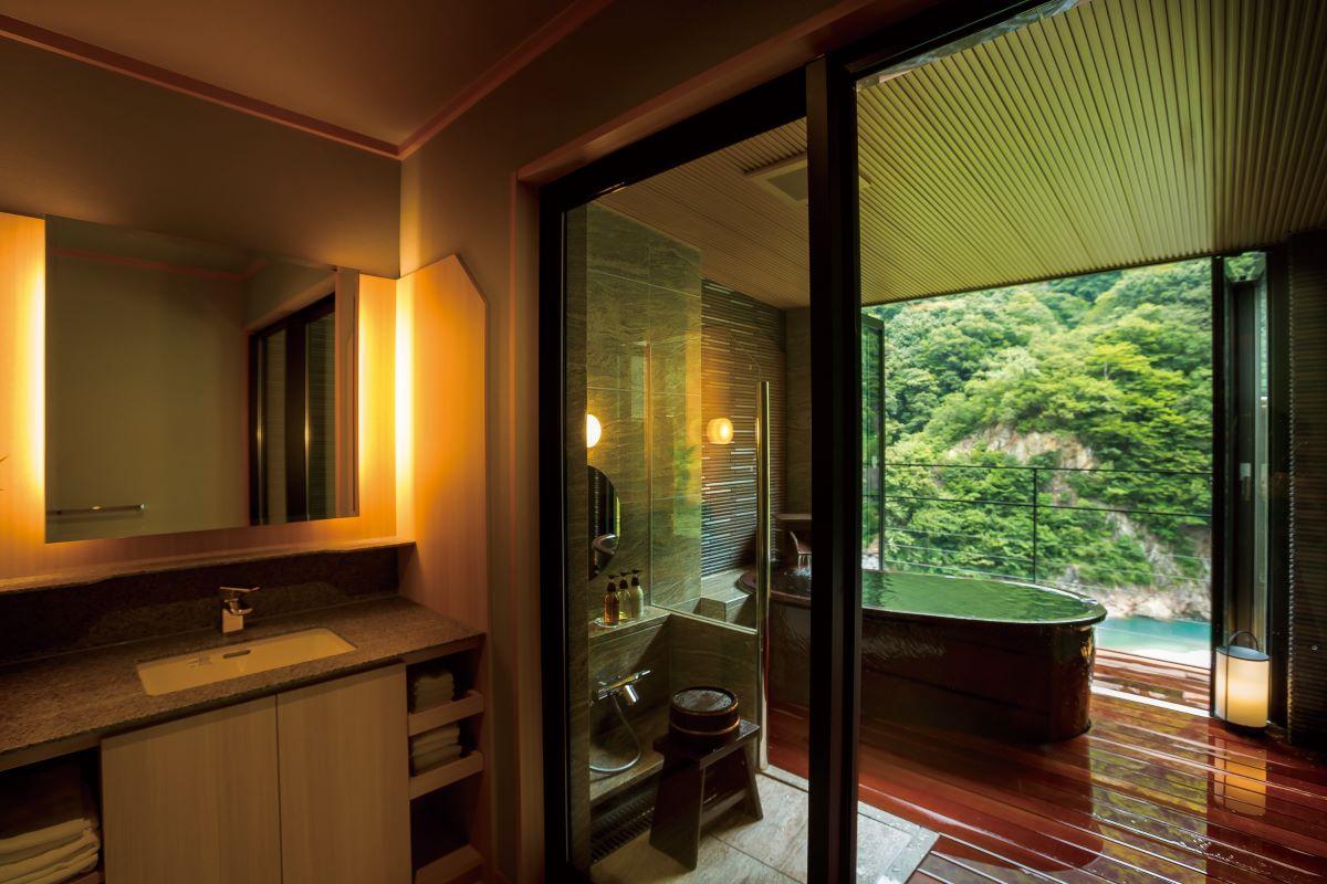不少房間更附設露天溫泉,分別有石造、檜木、陶器三種風呂,各有特色