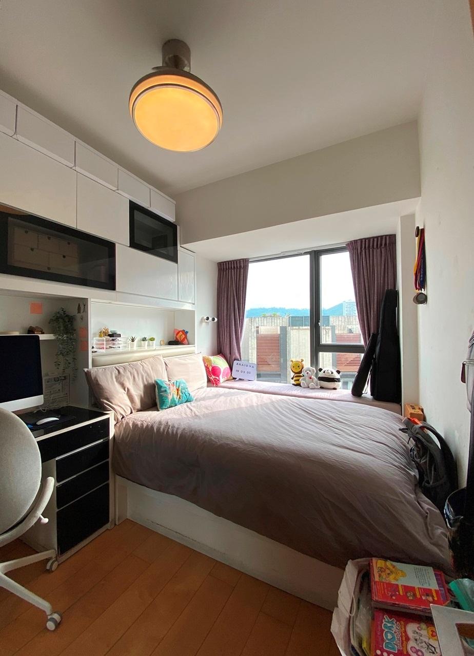 單位座向東南,睡房有陽光斜照入內,感覺開揚舒服。