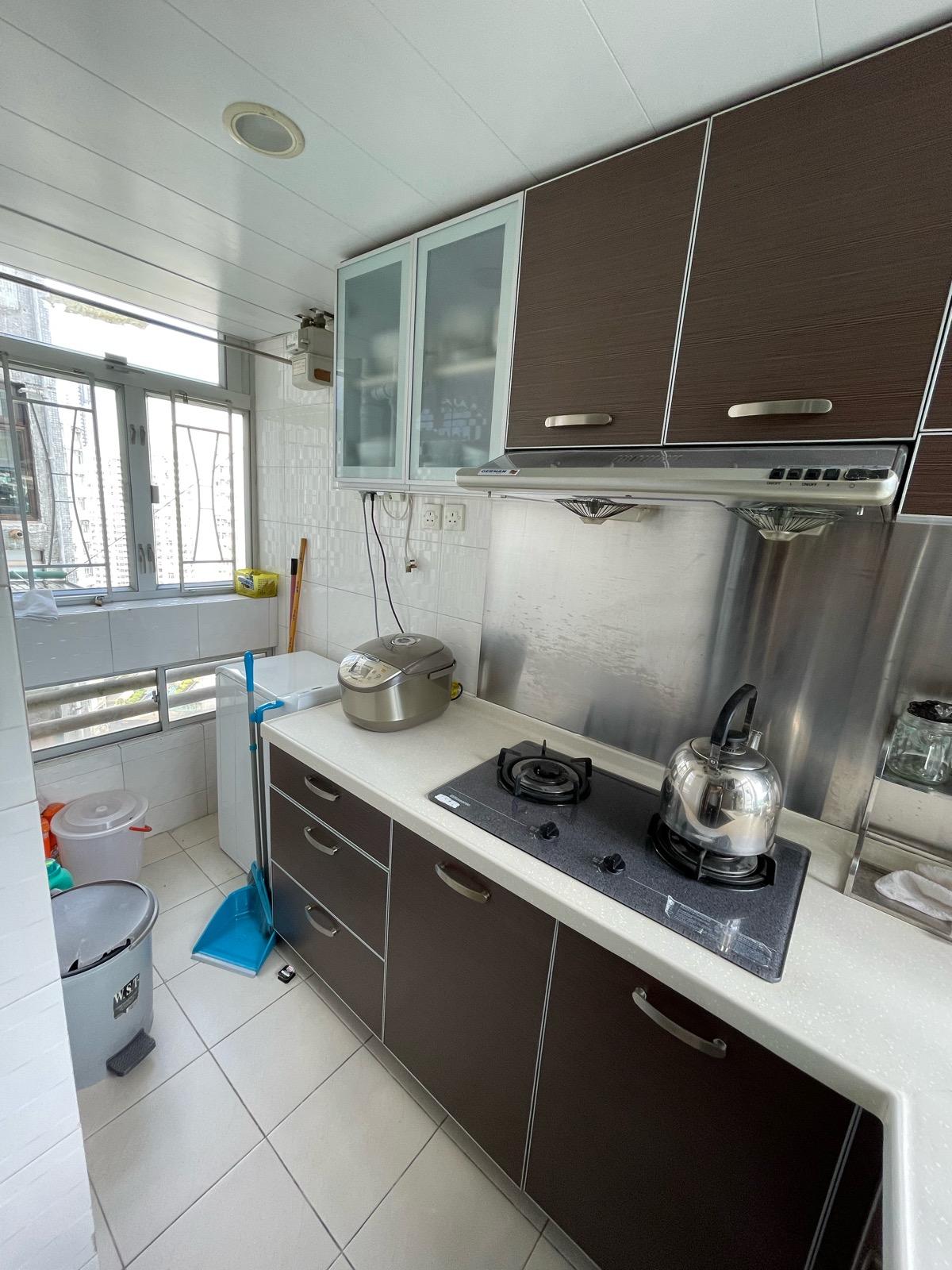 廚房配套新淨企理,窗戶亦大,油煙味容易散去。