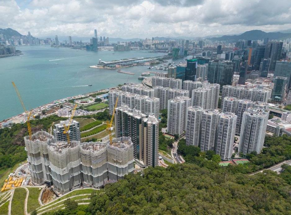 樓市氣氛疲弱,樓價持續向下,中原城市領先指數CCL最新報159.16點,較2021年8月初的歷史高位191.34點,累跌16.8%。(資料圖片)