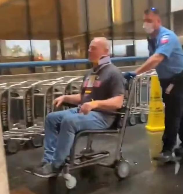 受傷乘客送院。(互聯網)