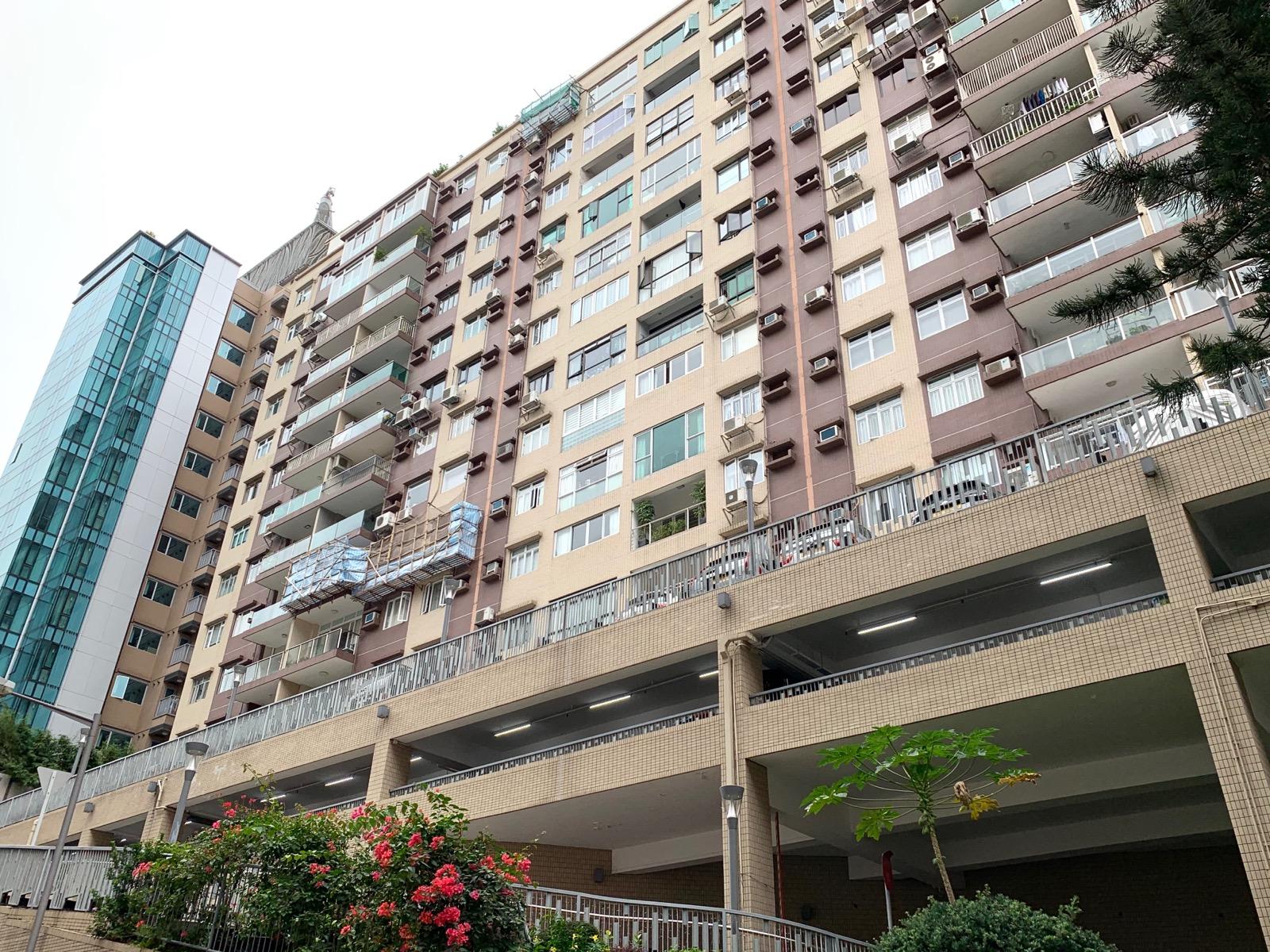 坐落灣仔東半山地段的單幢物業滿輝大廈,早年經過全面翻新工程,外貌仍然新淨。