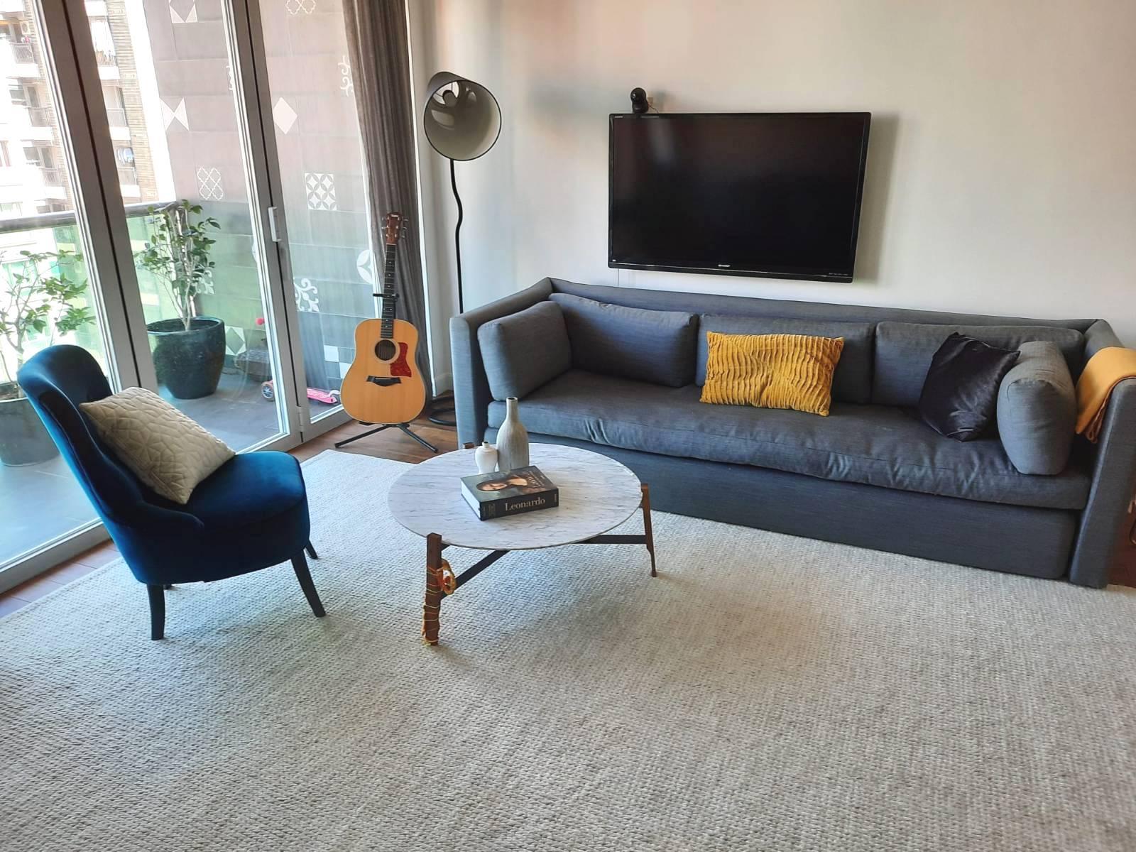 客廳外接露台,雖然望樓景為主,但開揚清靜。