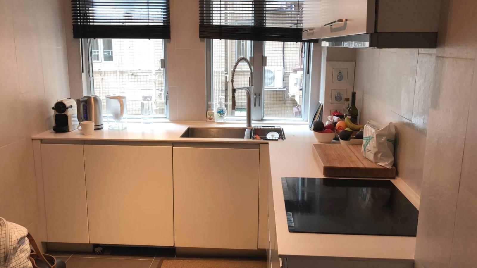 L形設計的流理台,入廚空間充裕。