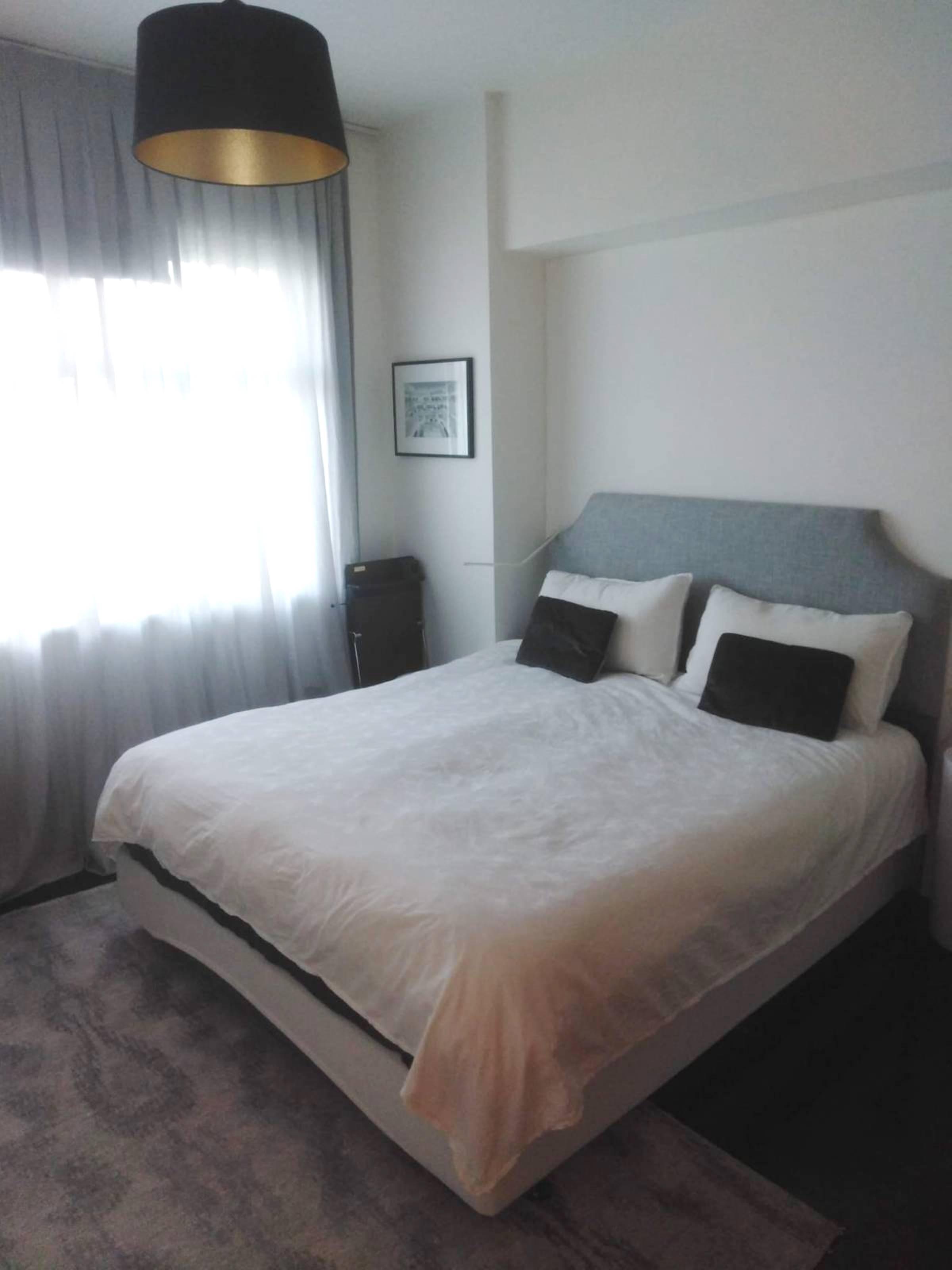 主人套房面闊大見使,並附有優雅品味裝潢。