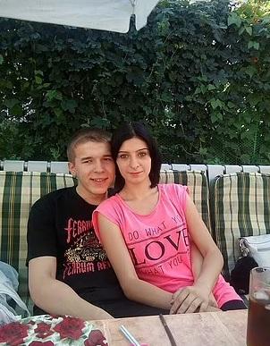 死者尤莉亞與丈夫。(互聯網)