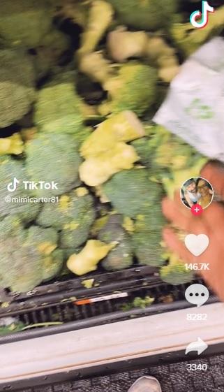 把莖部丟回貨架。(互聯網)