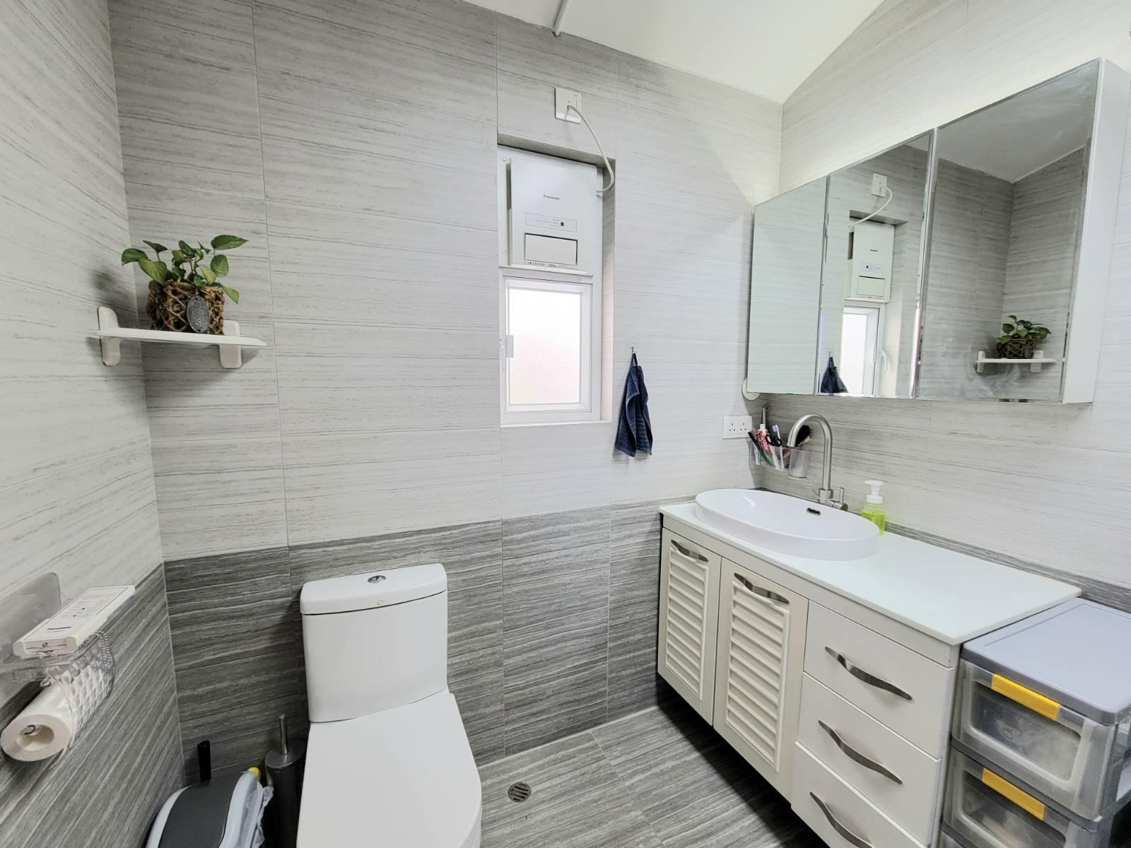 客廁裝修新淨,而且寬敞。