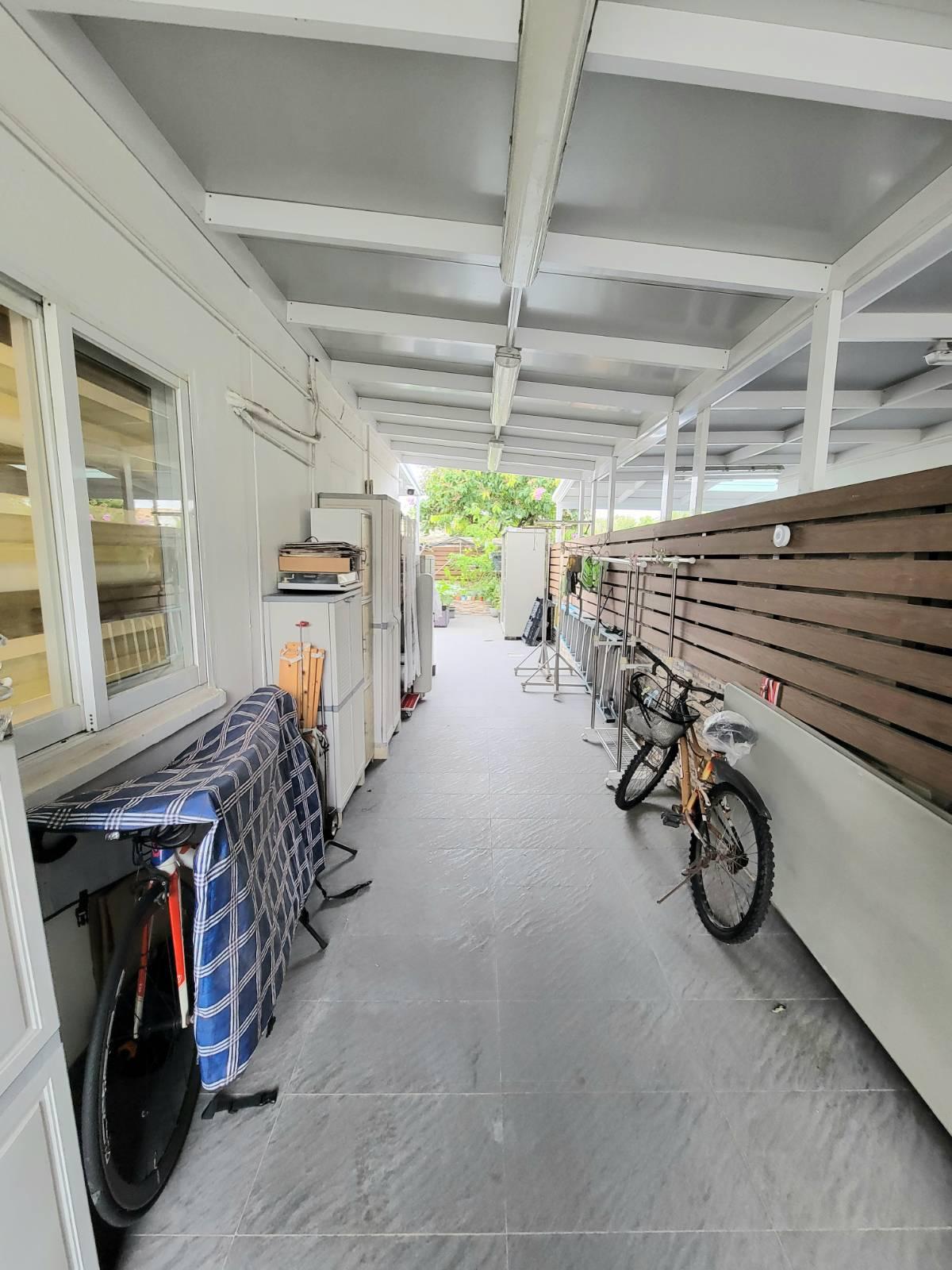 洋房周邊的裝修亦新淨企理。