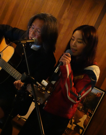 Jillian能歌善舞,有指她想步父母後塵加入娛樂圈。