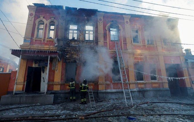 烏克蘭多處再受襲至少4死,俄方:報復烏襲俄空軍基地。(Twitter)