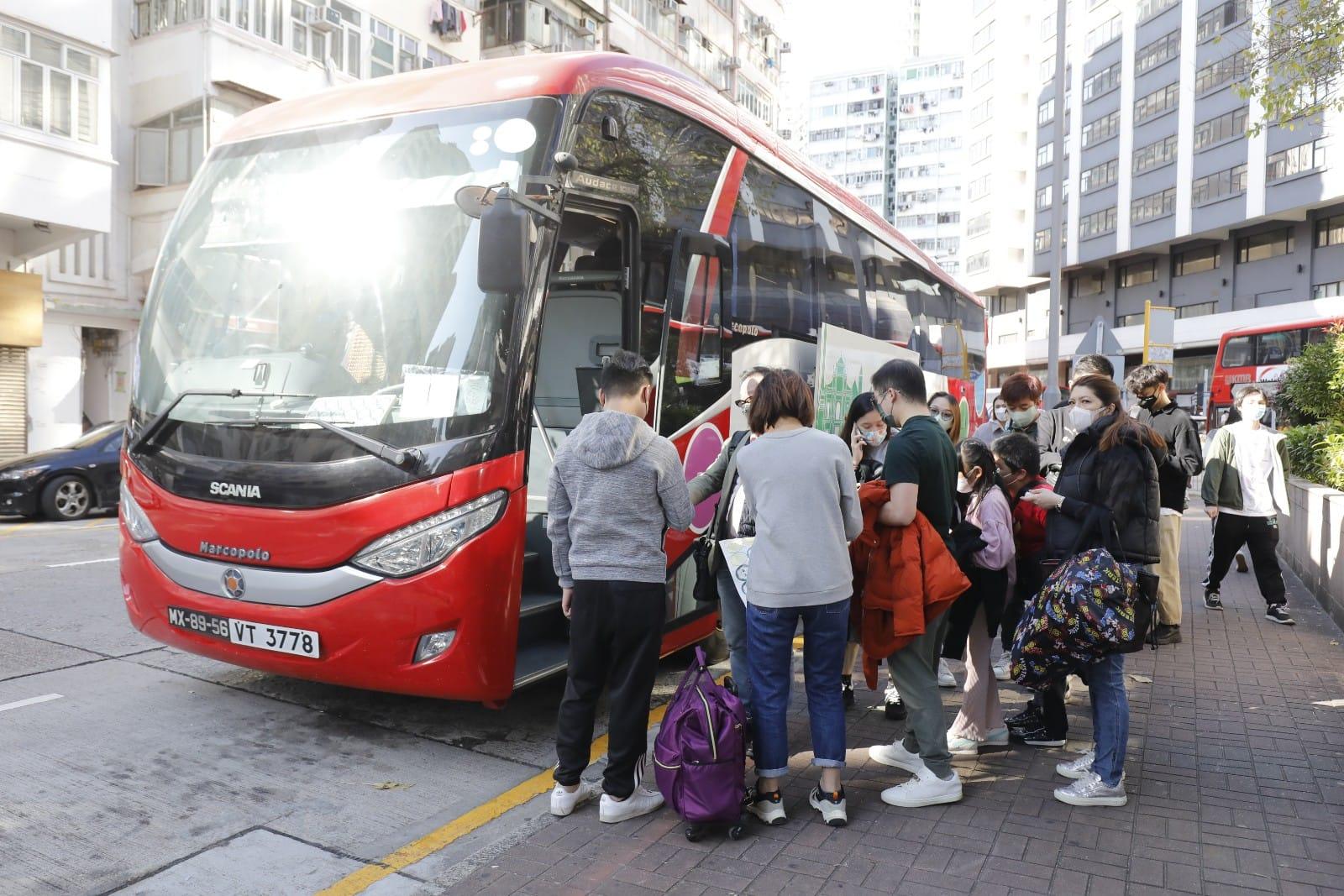 港澳快線復運,有市民無實體核酸證明須折返。(林俊源攝)