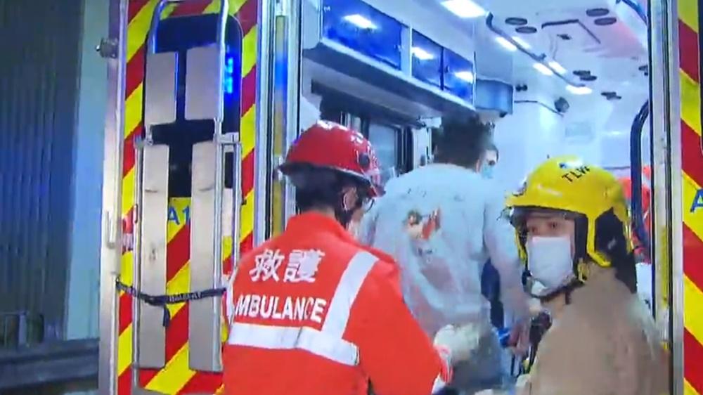 包括車長及8男2女乘客受傷分別送往律敦治及東區醫院治理。(電視截圖)