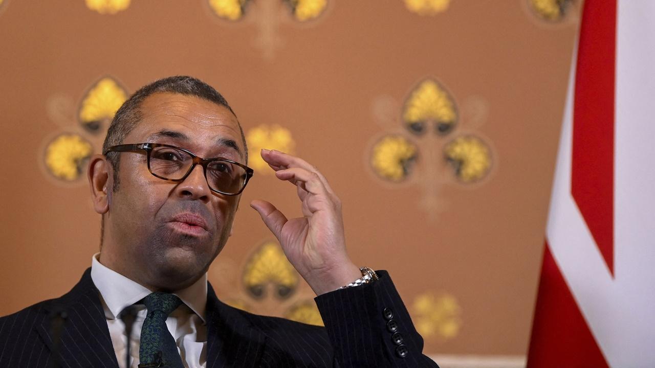 祈湛明表示,警方傳召6名總領事館職員問話,包括否認打人的中國駐曼徹斯特總領事鄭曦原。(資料圖片)