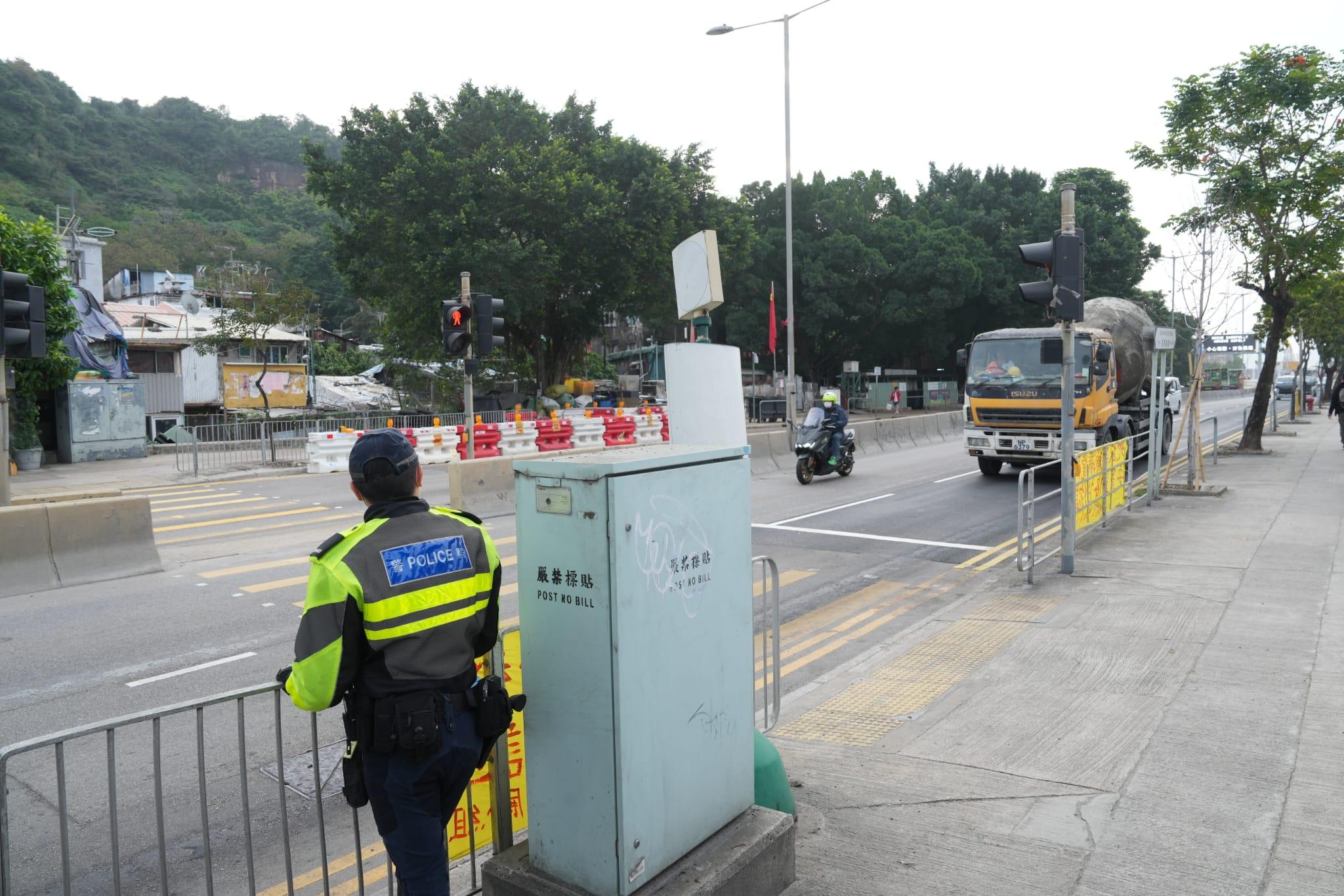 將藍隧道首個工作日,茶果嶺道入口未算多車。(陳奕釗攝)