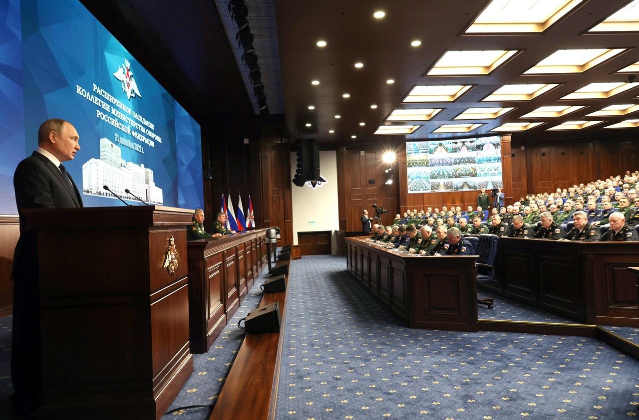 普京:不會為提高國防軍事力量摧毀經濟。(AP)