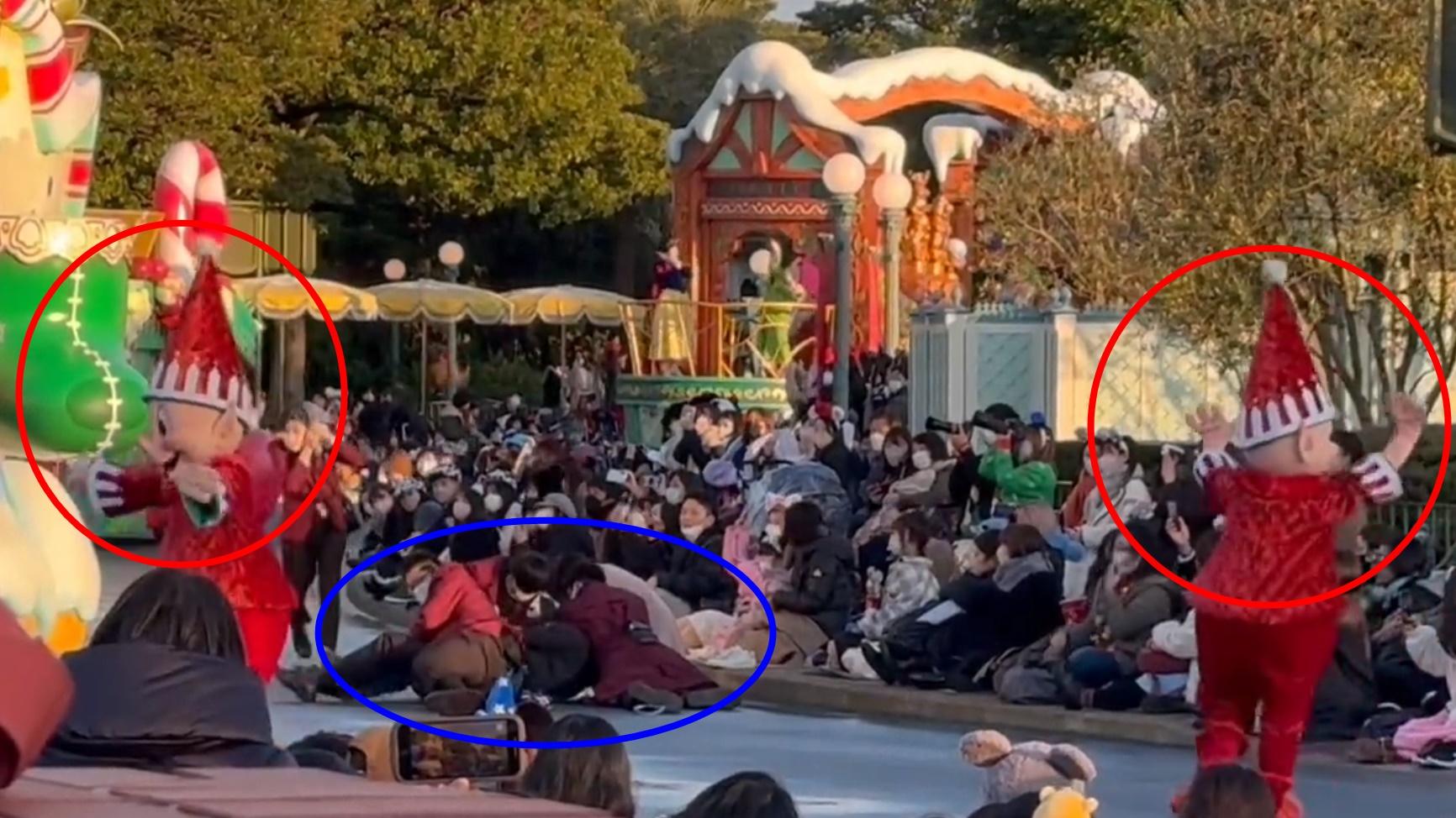 在場內及花車上的卡通人物為了緩和現場緊張氣氛,不斷四出向遊客揮手。(Twitter)