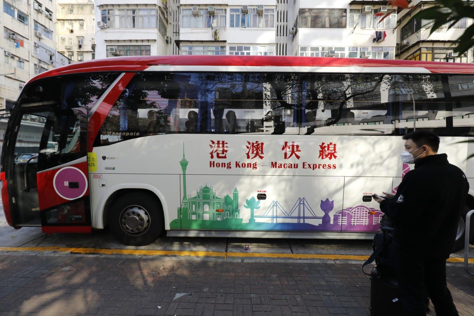停運逾2年來往港澳的直通巴「港澳快線」今日恢復營運。(林俊源攝)