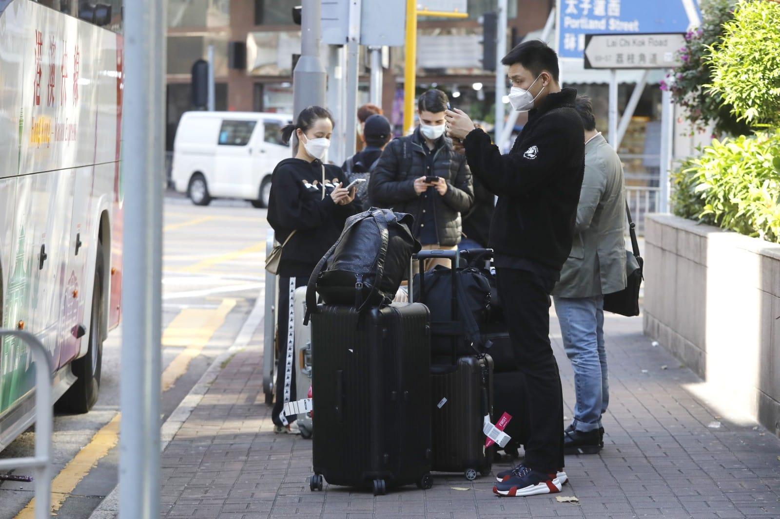 港澳快線復運,有市民無實體核酸證明須折返。(林俊源攝)