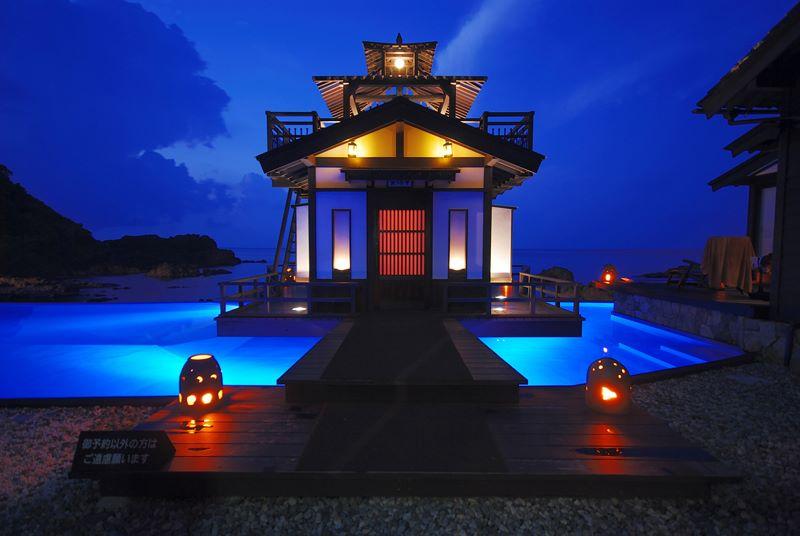 擁有 450 年歷史的「燈之宿」建於能登半島聖域之岬上,面向日本海絕景