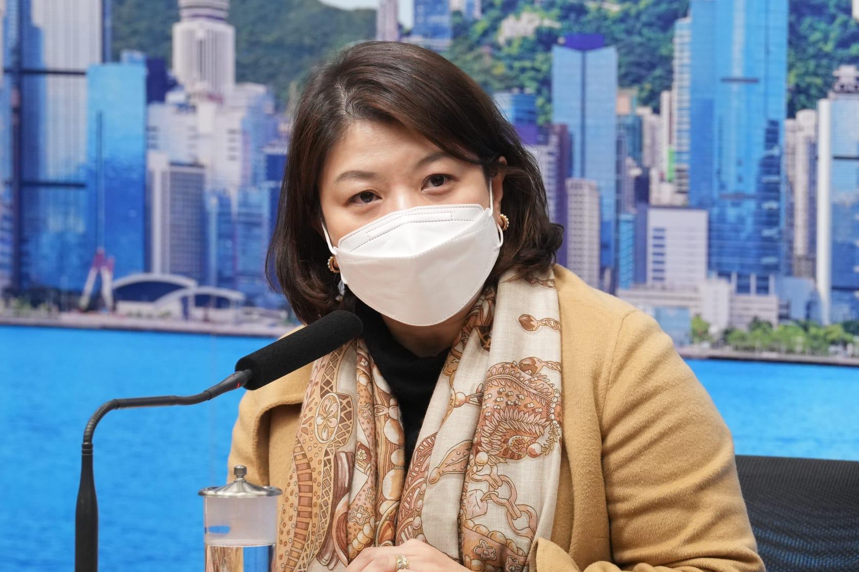 醫務衛生局副局長李夏茵指,限聚令及疫苗通行證則維持。(陳奕釗攝)