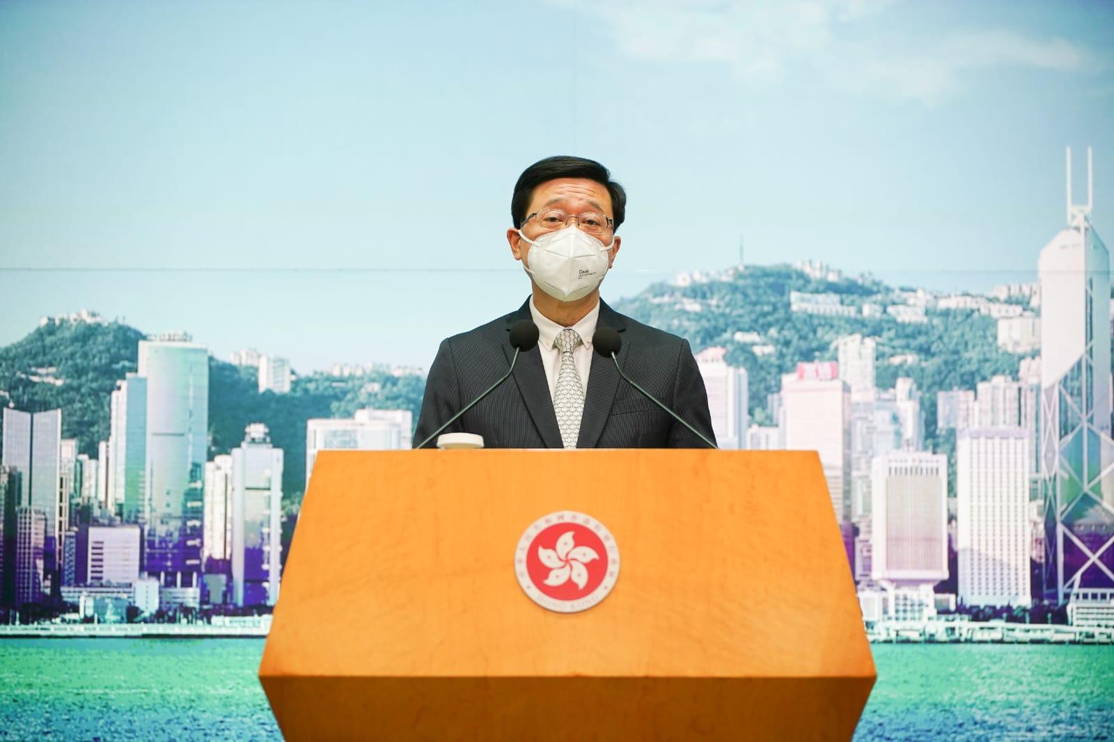 李家超今早宣布放寬兩項防疫措施。