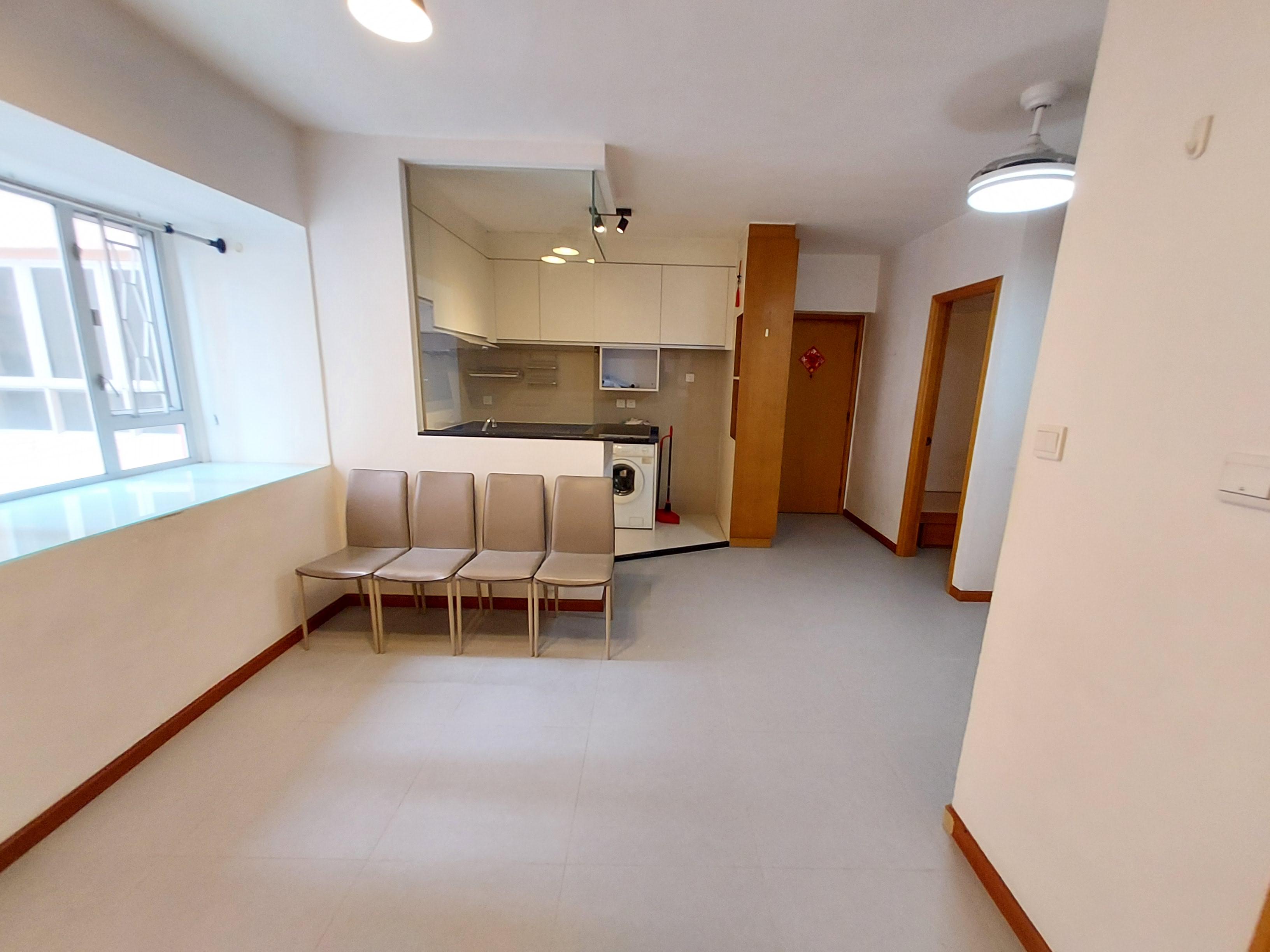 單位裝修新淨,廚房採開放式設計,空間感大增。