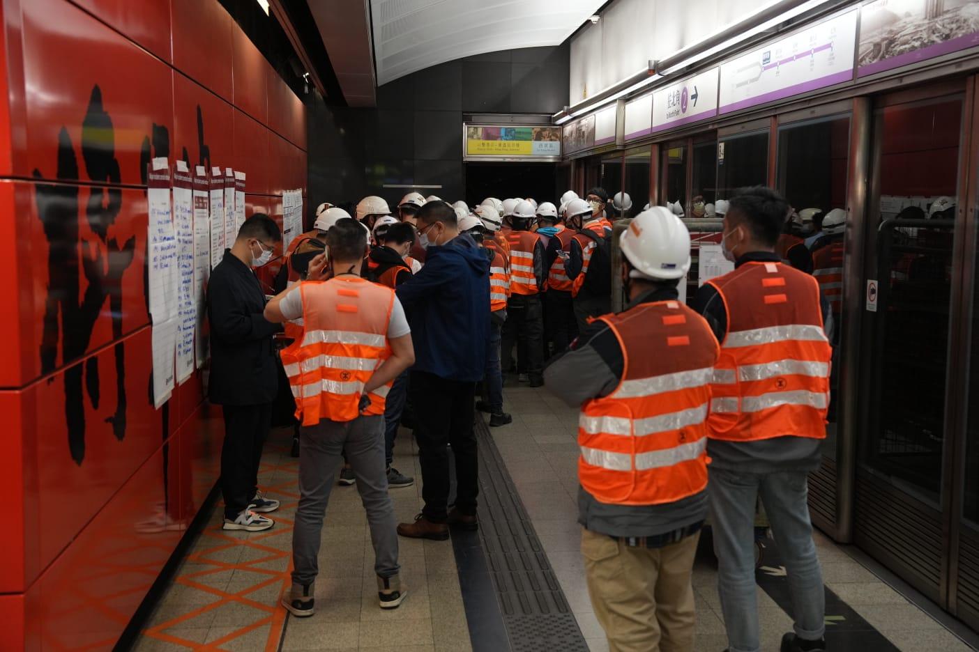 港鐵將軍澳綫列車故障。(陳奕釗攝)