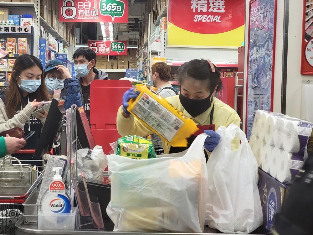 膠袋稅除夕加至一元。