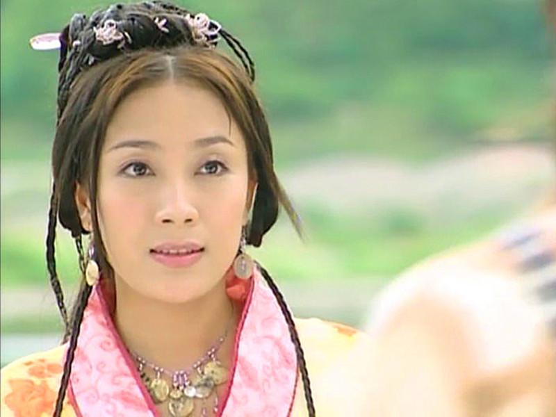 男親女愛|楊茜堯21歲青澀樣出土 網民:以前幾自然幾順眼靚女